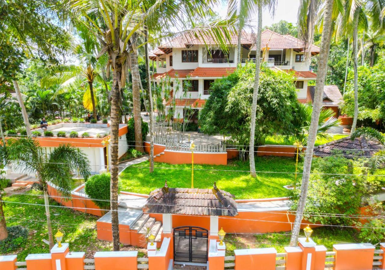 Ushasree Wayanad Heritage Premium Pool Resort By Voye Homes Ambalavayal ภายนอก รูปภาพ